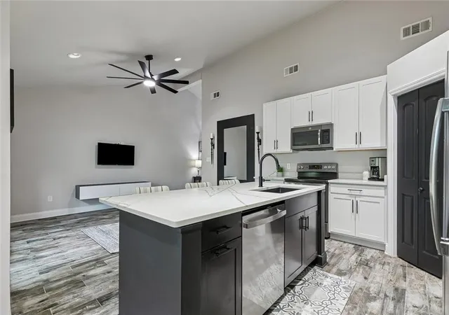 5th image of 50 N Ct Villa Dr, Mandeville, LA 70471