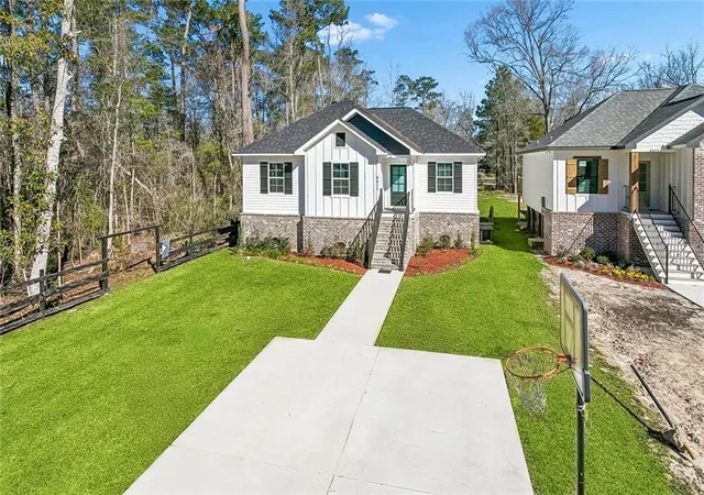 Photo 2 of Single family home for sale at 4611 Oak Dr, Slidell, LA 70461 | MLS# 2571077 | Listing updated on 2026-08-26