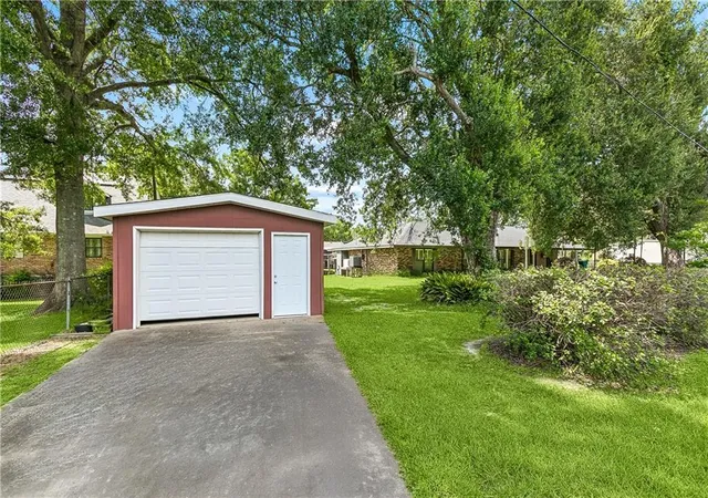 Photo 2 of Single family home for sale at 20257 Lynda Dr, Springfield, LA 70462 | MLS# 2570527 | Listing updated on 2026-08-06