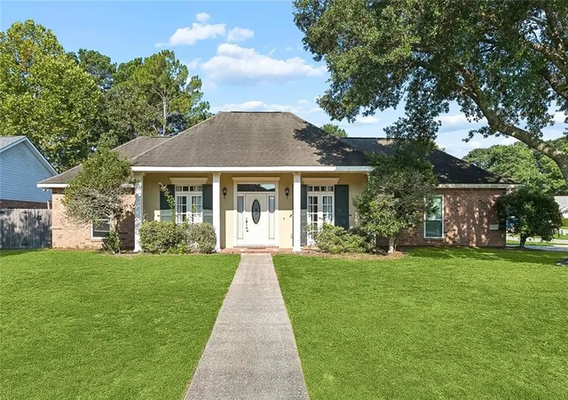 1st image of 1933 Marlin Dr, Mandeville, LA 70448 | MLS# 2570957