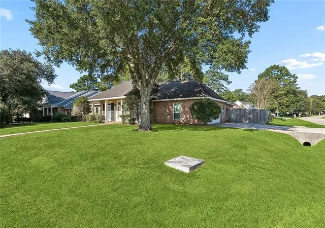 3rd image of 1933 Marlin Dr, Mandeville, LA 70448 | MLS# 2570957