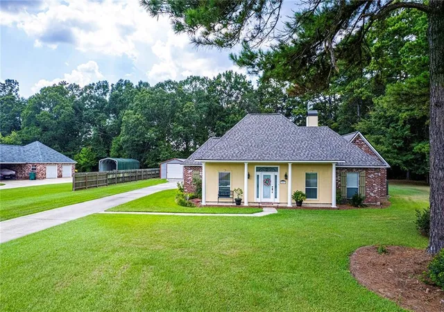 Photo 1 of Sale Pending at 33423 Beverly Dr, Denham Springs, LA 70706 | MLS# 2571179 | Listing updated on 2026-08-27