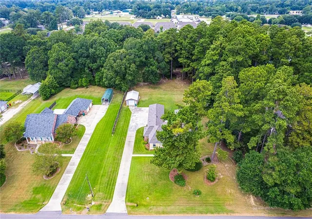 Photo 2 of Sale Pending at 33423 Beverly Dr, Denham Springs, LA 70706 | MLS# 2571179 | Listing updated on 2026-08-27