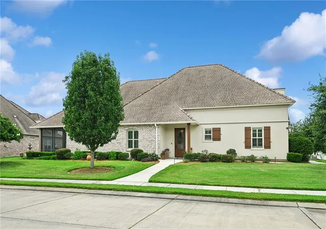Photo 2 of Single family home for sale at 401 Hogan Ct, Slidell, LA 70458 | MLS# 2570899 | Listing updated on 2026-09-01