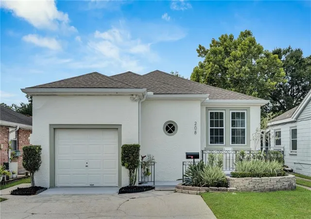 Photo 1 of Sale Pending at 208 Dodge Ave, Jefferson, LA 70121 | MLS# 2570886 | Listing updated on 2026-10-06