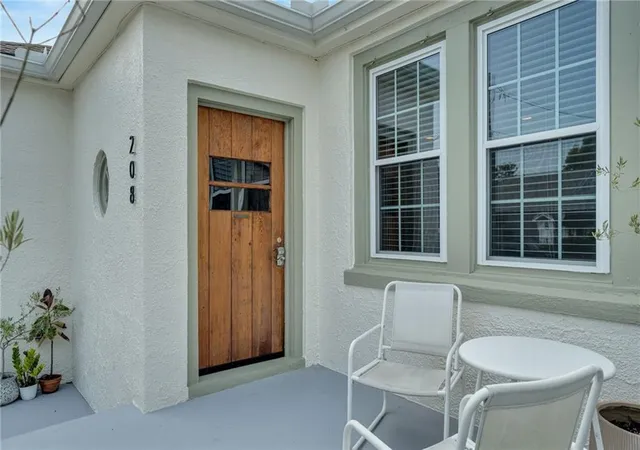 Photo 3 of Sale Pending at 208 Dodge Ave, Jefferson, LA 70121 | MLS# 2570886 | Listing updated on 2026-10-06