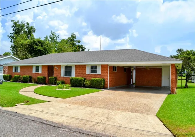 Photo 2 of Single family home for sale at 406 W Easy St, Destrehan, LA 70047 | MLS# 2571423 | Listing updated on 2026-09-01