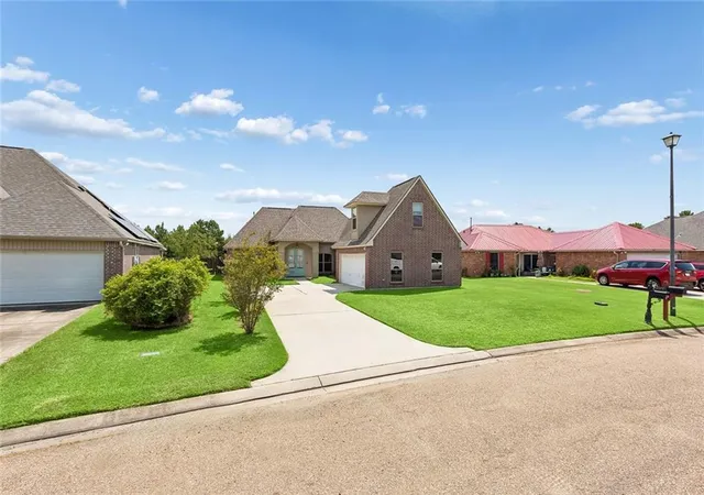 Photo 2 of Sale Pending at 26078 Big Ben Dr, Denham Springs, LA 70726 | MLS# 2571485 | Listing updated on 2026-08-27