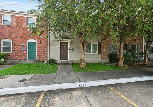 Photo 1 of Townhouse for sale at 231 Wright Ave #B, Terrytown, LA 70056 | MLS# 2571578 | Listing updated on 2026-09-01