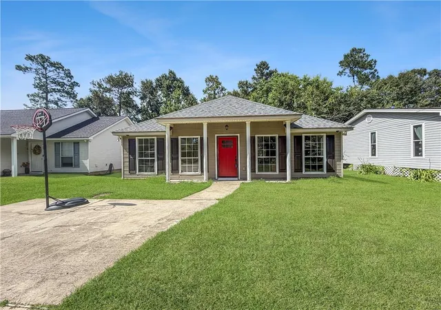 Photo 1 of Single family home for sale at 31233 Lydia St, Lacombe, LA 70445 | MLS# 2571710 | Listing updated on 2026-09-01