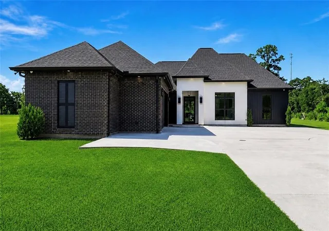 Photo 1 of Single family home for sale at 29638 Prokop Rd, Albany, LA 70711 | MLS# 2572505 | Listing updated on 2026-08-27