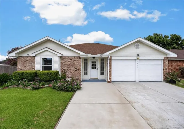 Photo 2 of Single family home for sale at 1924 Hampton Dr, Harvey, LA 70058 | MLS# 2573183 | Listing updated on 2026-08-27