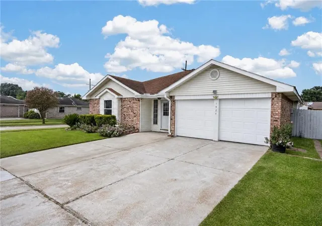 Photo 3 of Single family home for sale at 1924 Hampton Dr, Harvey, LA 70058 | MLS# 2573183 | Listing updated on 2026-08-27