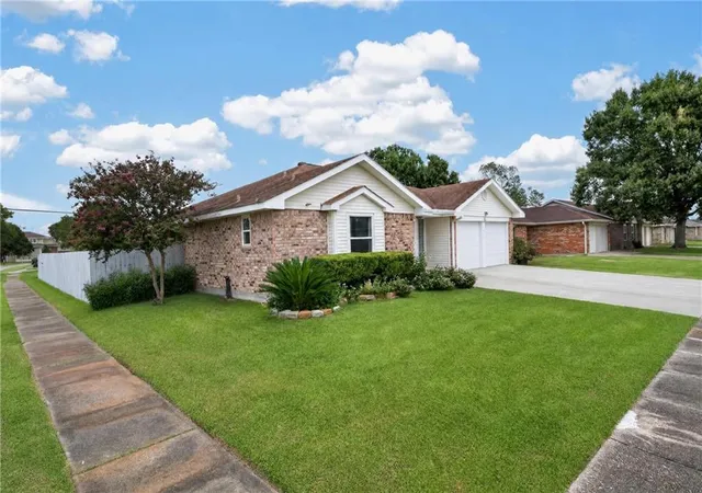 Photo 3 of Single family home for sale at 1924 Hampton Dr, Harvey, LA 70058 | MLS# 2573183 | Listing updated on 2026-08-27