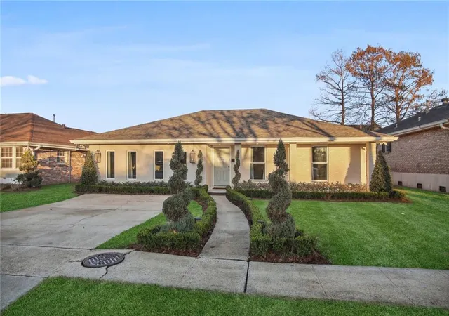 Photo 1 of Sale Pending at 4621 Shores Dr, Jefferson, LA 70006 | MLS# 2573220 | Listing updated on 2026-08-27