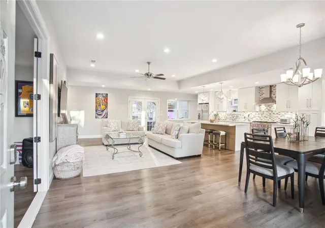 Photo 3 of Sale Pending at 4621 Shores Dr, Jefferson, LA 70006 | MLS# 2573220 | Listing updated on 2026-08-27