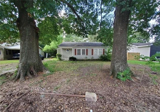 Photo 3 of Sale Pending at 104 Sharon St, Lafayette, LA 70506 | MLS# 2573487 | Listing updated on 2026-08-27