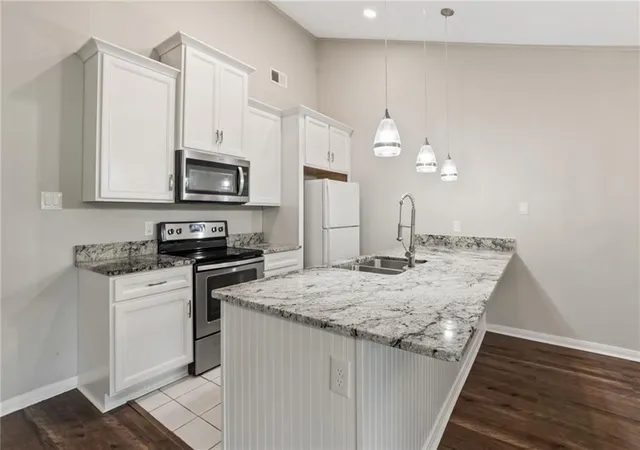 Listing Photo 4 - Condo for sale in building located at 12 S Ct Villa, Mandeville, LA 70448 - Unit #12