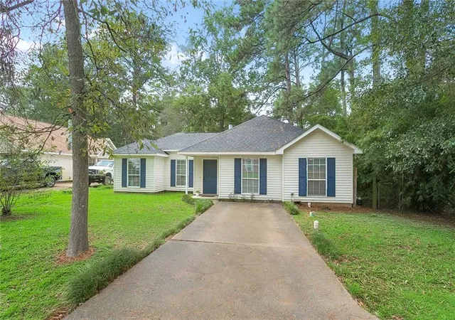 Photo 2 of Single family home for sale at 70447 J St, Covington, LA 70433 | MLS# 2574097 | Listing updated on 2026-09-01