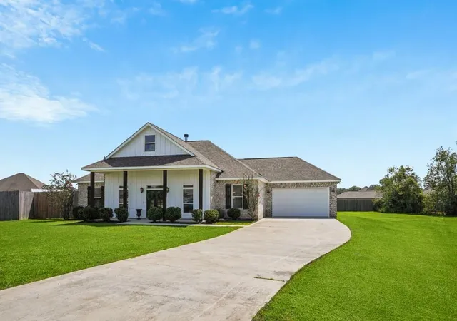 Photo 2 of Single family home for sale at 52298 Autumn Leaf Dr, Loranger, LA 70446 | MLS# 2574874 | Listing updated on 2026-09-01