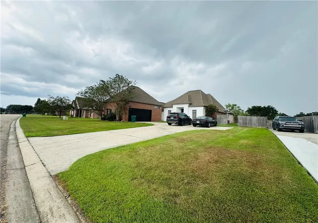 Photo 2 of Single family home for sale at 13833 Timberlake Dr, Denham Springs, LA 70726 | MLS# 2575153 | Listing updated on 2026-09-01