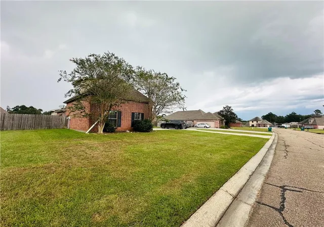 Photo 4 of Single family home for sale at 13833 Timberlake Dr, Denham Springs, LA 70726 | MLS# 2575153 | Listing updated on 2026-09-01