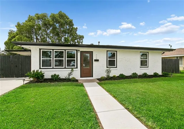Photo 2 of Single family home for sale at 716 Francis St, Marrero, LA 70072 | MLS# 2575184 | Listing updated on 2026-09-01