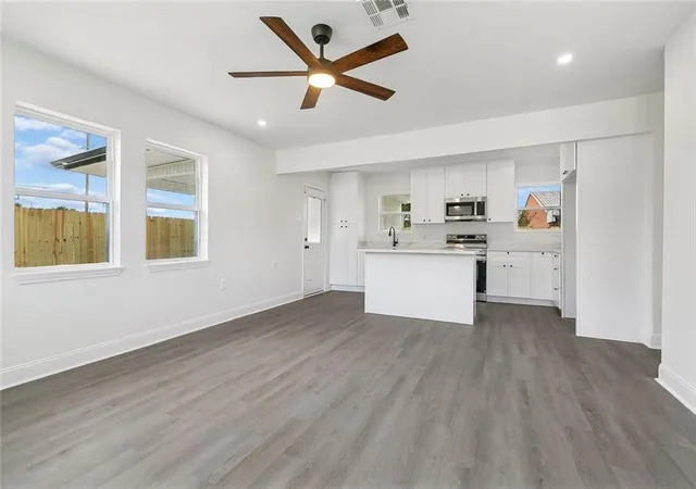 Photo 3 of Single family home for sale at 716 Francis St, Marrero, LA 70072 | MLS# 2575184 | Listing updated on 2026-09-01