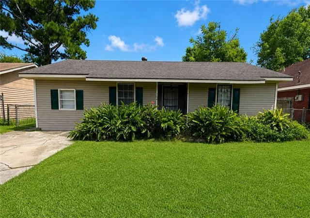 Photo 1 of Single family home for sale at 304 Butler Dr, Westwego, LA 70094 | MLS# 2575217 | Listing updated on 2026-09-01