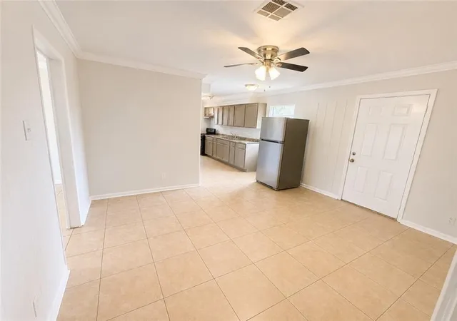 Photo 3 of Single family home for sale at 304 Butler Dr, Westwego, LA 70094 | MLS# 2575217 | Listing updated on 2026-09-01