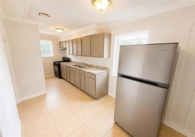 Photo 3 of Single family home for sale at 304 Butler Dr, Westwego, LA 70094 | MLS# 2575217 | Listing updated on 2026-09-01