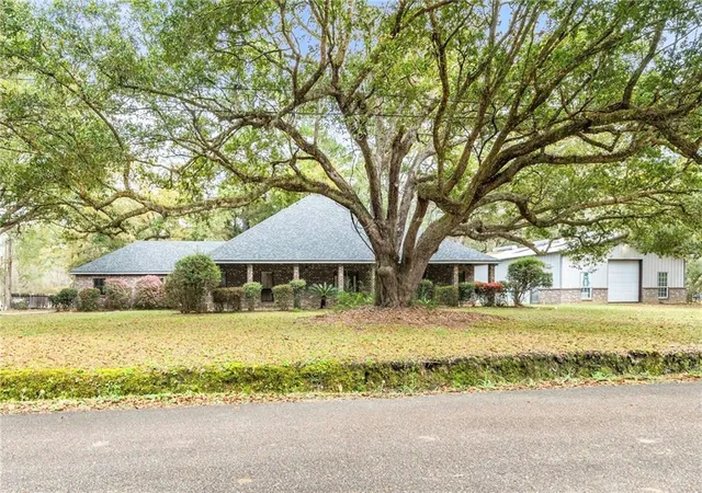Photo 2 of Single family home for sale at 69170 4th Avenue, Covington, LA 70433 | MLS# 2575230 | Listing updated on 2026-09-01