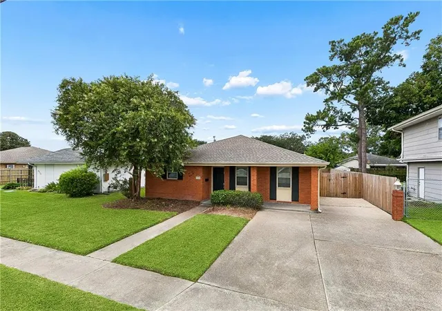 Photo 2 of Single family home for sale at 4428 Lefkoe St, Metairie, LA 70006 | MLS# 2575254 | Listing updated on 2026-09-01