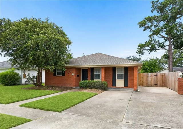 Photo 3 of Single family home for sale at 4428 Lefkoe St, Metairie, LA 70006 | MLS# 2575254 | Listing updated on 2026-09-01