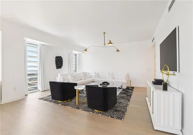 Listing Photo 3 - Condo for sale in Four Season Private Residences located at 2 Canal St, New Orleans, LA 70130 - Unit #2308