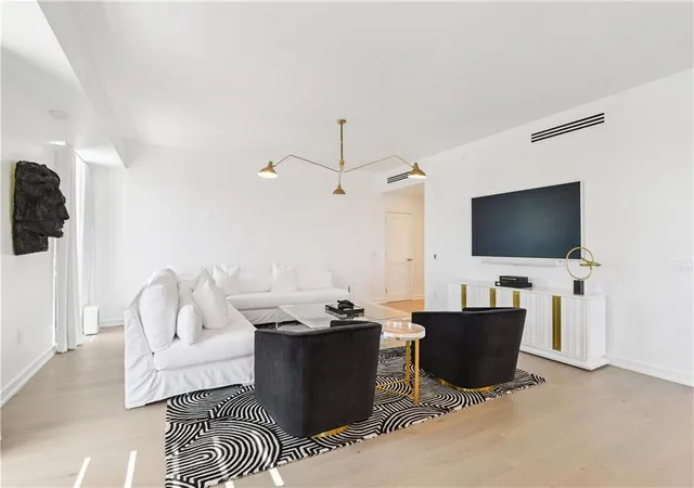 Listing Photo 4 - Condo for sale in Four Season Private Residences located at 2 Canal St, New Orleans, LA 70130 - Unit #2308