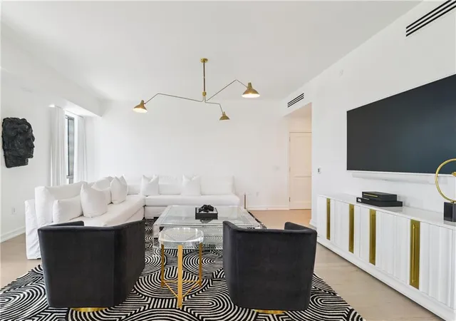 Listing Photo 5 - Condo for sale in Four Season Private Residences located at 2 Canal St, New Orleans, LA 70130 - Unit #2308