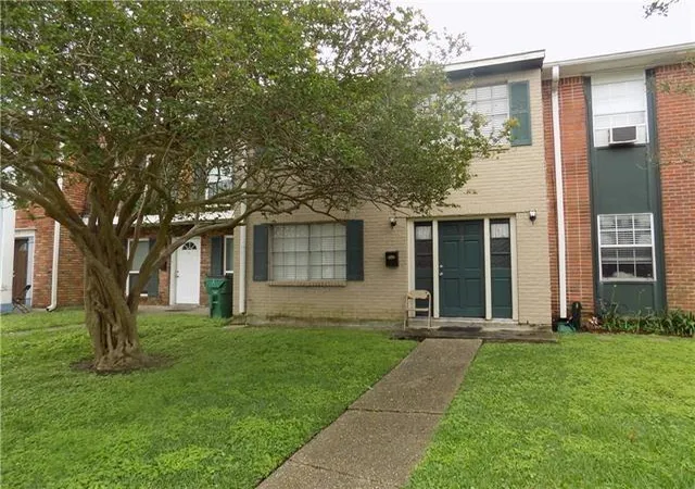 Photo 1 of Townhouse for sale at 62 New England Ct, Gretna, LA 70053 | MLS# 2575502 | Listing updated on 2026-10-01