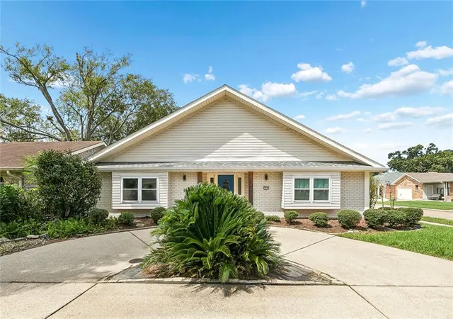 Photo 1 of Single family home for sale at 1918 Houma Blvd, Metairie, LA 70001 | MLS# 2578184 | Listing updated on 2026-09-30