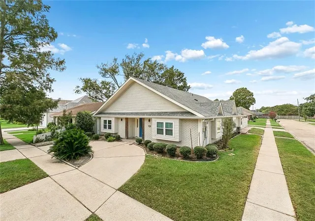 Photo 3 of Single family home for sale at 1918 Houma Blvd, Metairie, LA 70001 | MLS# 2578184 | Listing updated on 2026-09-30