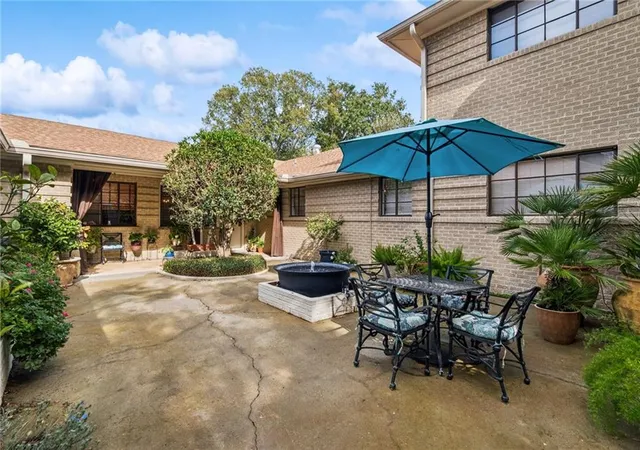 Listing Photo 1 - Condo for sale in building located at 5231St St Charles Ave, New Orleans, LA 70115 - Unit #C