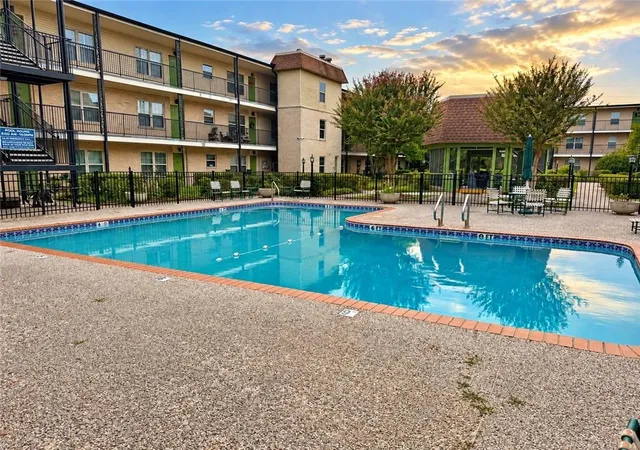 Listing Photo 2 - Condo for sale in building located at 2704 Whitney Pl, Metairie, LA 70002 - Unit #715