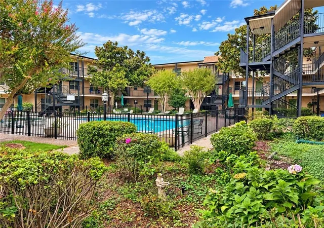 Listing Photo 4 - Condo for sale in building located at 2704 Whitney Pl, Metairie, LA 70002 - Unit #715