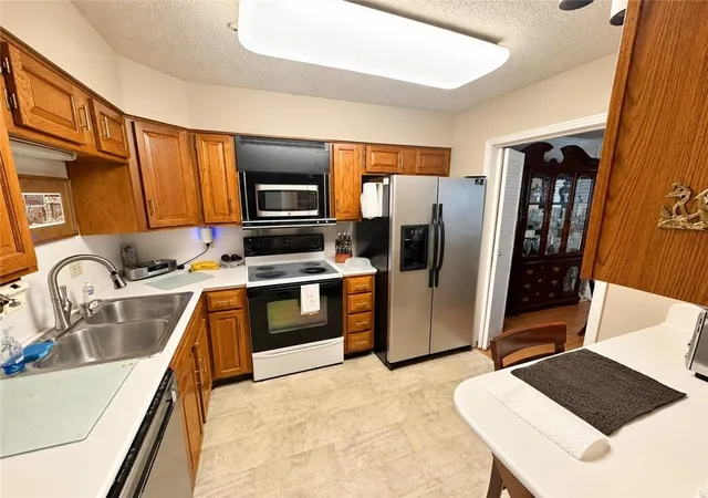 Listing Photo 5 - Condo for sale in building located at 2704 Whitney Pl, Metairie, LA 70002 - Unit #715