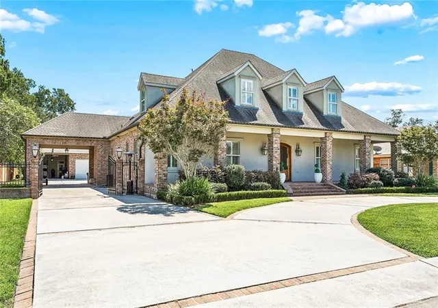 Photo 2 of Mansion for sale at 113 Orchard Rd, River Ridge, LA 70123 | MLS# 2576568 | Listing updated on 2026-10-10