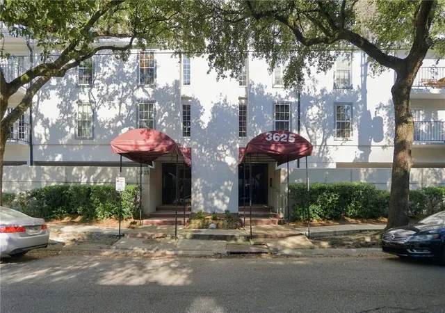 Listing Photo 2 - Condo for sale in building located at 3625 Saint Charles Ave, New Orleans, LA 70115 - Unit #2F