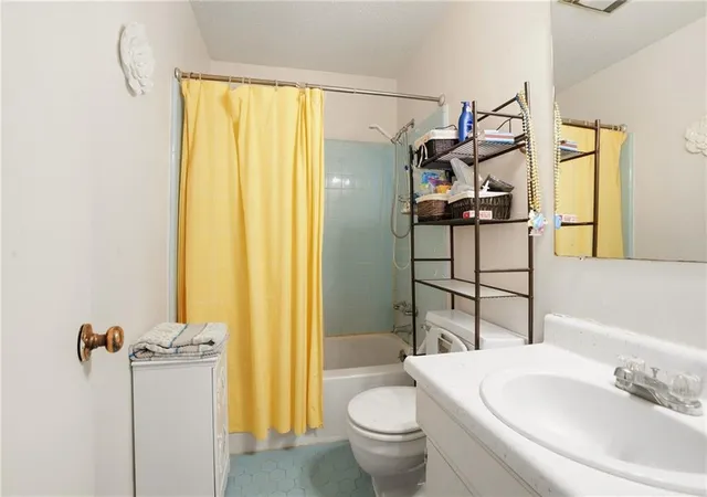 Listing Photo 5 - Condo for sale in building located at 3625 Saint Charles Ave, New Orleans, LA 70115 - Unit #2F