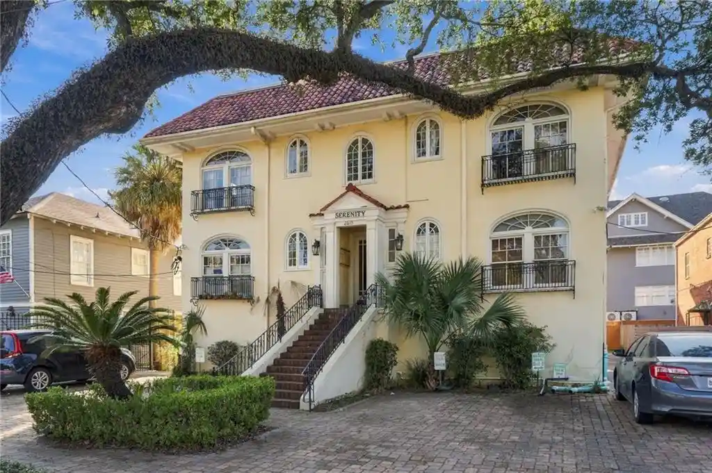 Listing Photo 1 - Condo for sale in 2615 S Carrollton Ave located at 2615 S Carrollton Ave, New Orleans, LA 70118 - Unit 2615 S Carrollton Ave