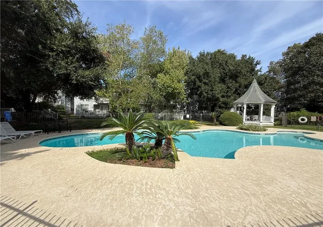 Listing Photo 2 - Condo for sale in building located at 621 Colbert St, Mandeville, LA 70448 - Unit #1