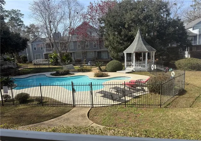 Listing Photo 3 - Condo for sale in building located at 621 Colbert St, Mandeville, LA 70448 - Unit #1